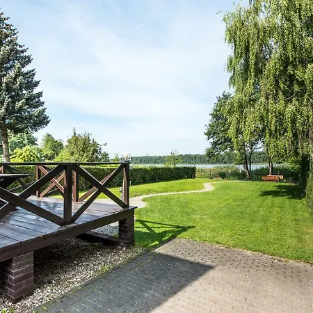 Dom Nad Jeziorem Ferienhaus Sapowice
