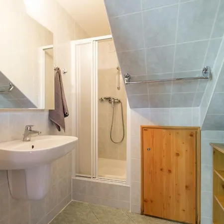 Dom Nad Jeziorem Ferienhaus *