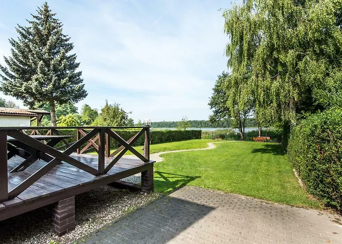 Dom Nad Jeziorem Ferienhaus Sapowice